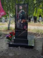 Памятник из карельского гранита