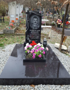 Памятник из гранита крест лучи Памятник из гранита крест лучи