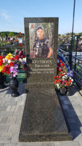 Гранитный памятник герою СВО